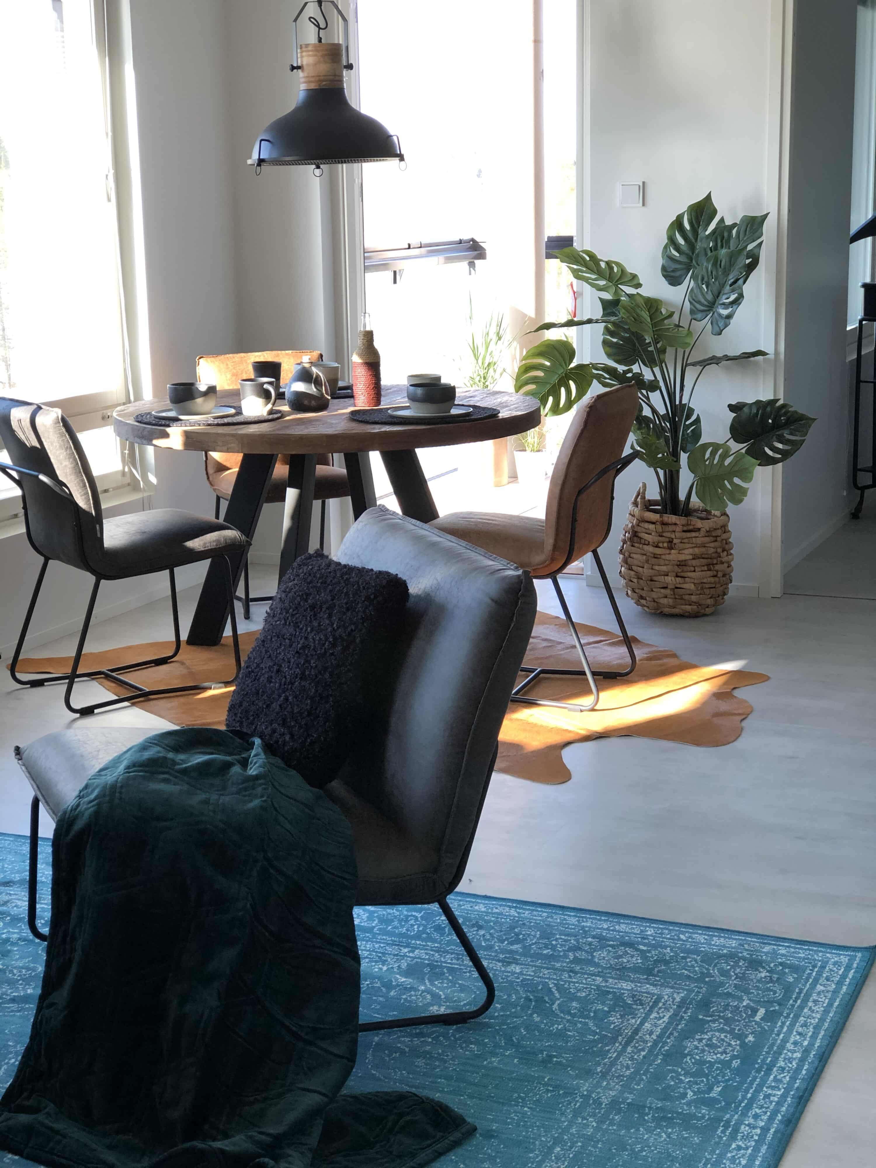 Snugg Timeless pyöreä ruokapöytä_ Delaware tuolit