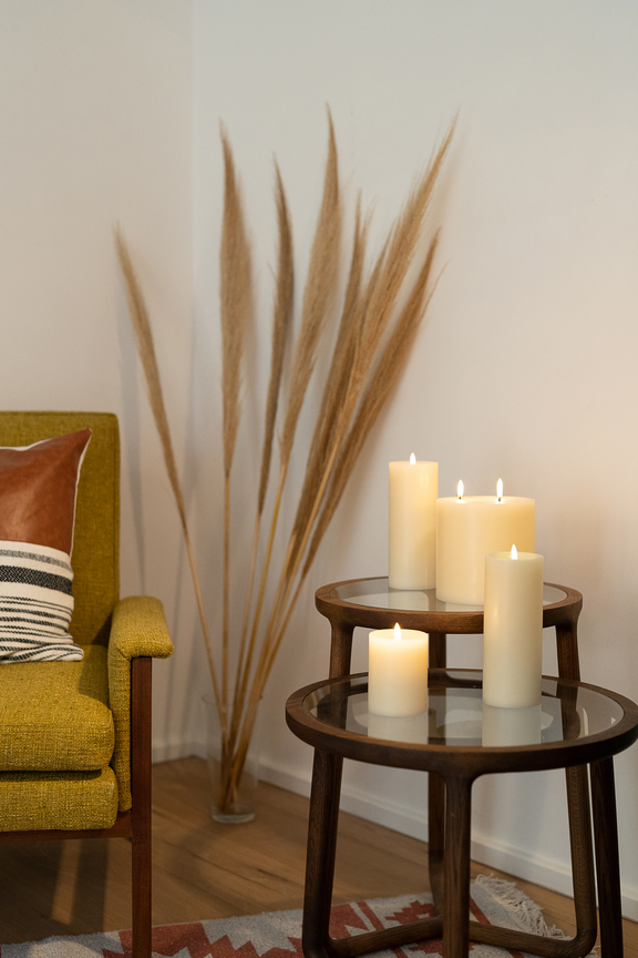 Uyuni-Shoulder-Pillar-Candles_valkoiset ledy kynttilät