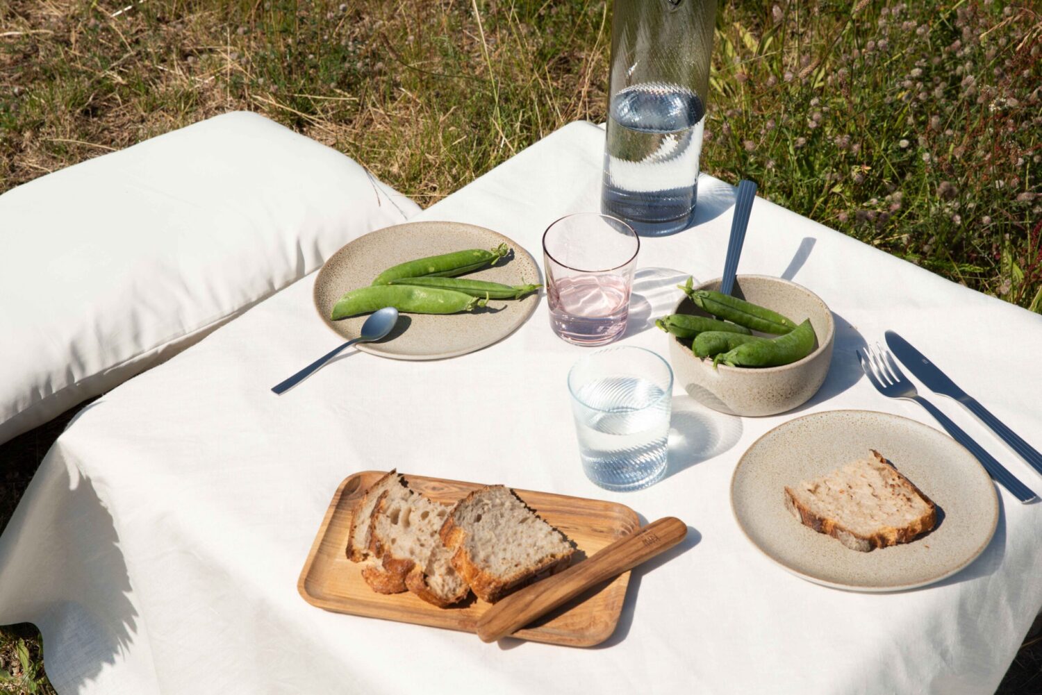 SNUGG Keittiötekstiilit_kattaus_Sandy beige